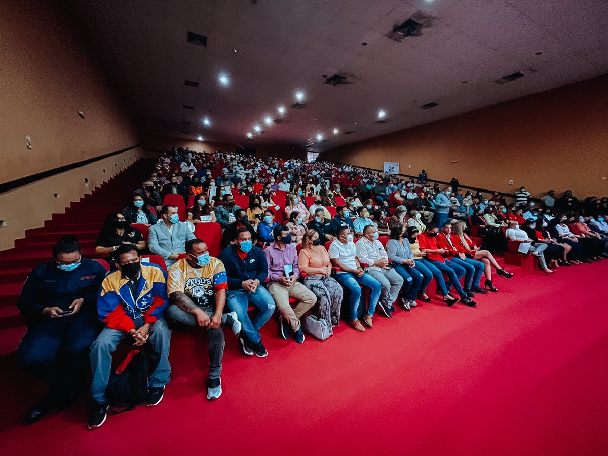 Omar_PrietoPSUV's tweet image. Bienvenido hermano ministro @cesartrompizve Te recibimos con alegría y listos para el trabajo, llenos de compromiso y convicción, para fortalecer la conciencia de nuestra comunidad universitaria con el taller “ Docencia y Liderazgo” en Cabimas.

Para nosotros #CadaZulianoCuenta