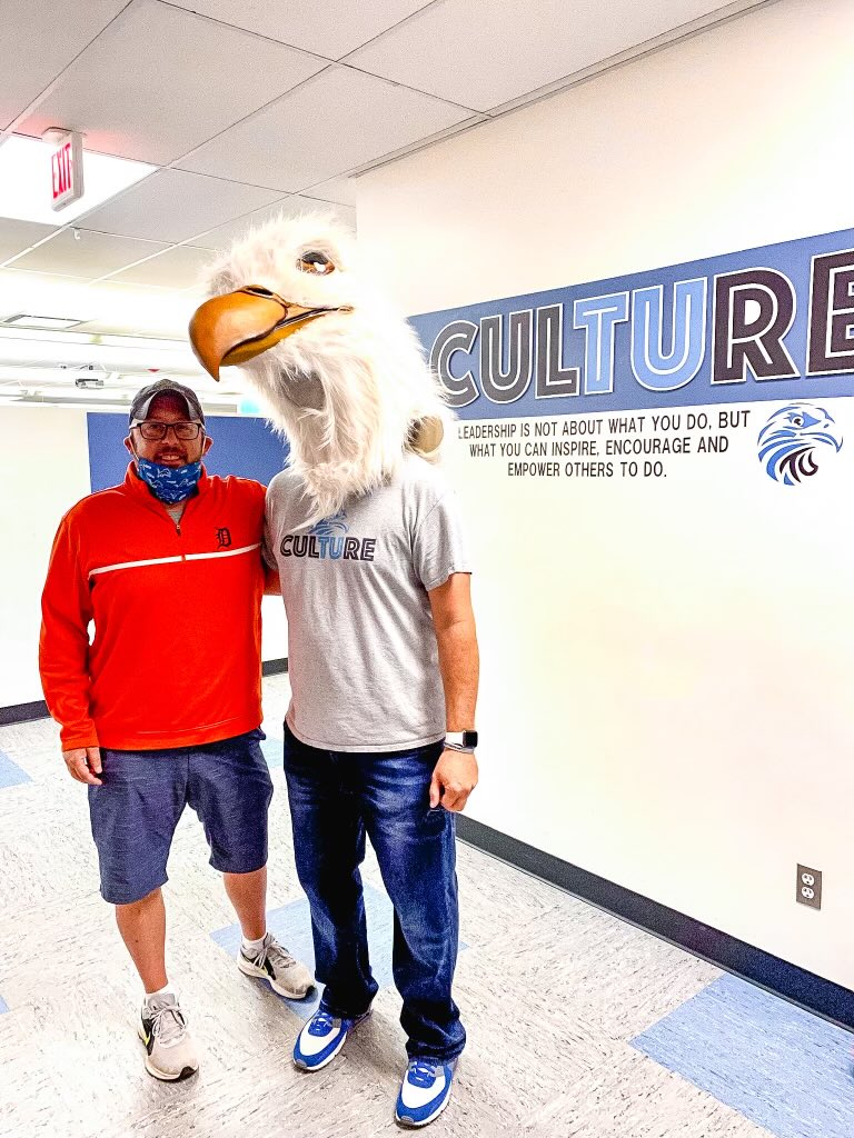 Eddie looking good in his #TroyUnion swag.🦅