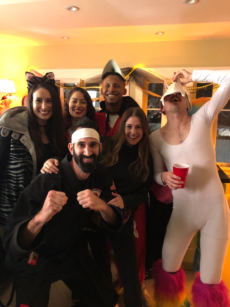 spellitoutineon's tweet image. #bts of #spellitoutinneon
-
This little group of actors is a special one. Spell It Out in Neon began to take shape as they initially workshopped @samanthablester 's script with director @tamzers #grateful
#KatieRediger #gordonkendalljamesjr #jaredbenjamin #jamesroehl #halloween