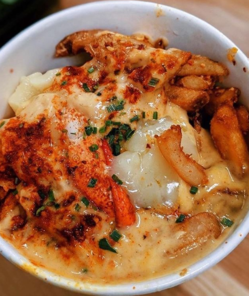 Lobster Poutine anyone?😍 Fries coated in a Cheesy Lobster Gravy with real Lobster pieces 😱 YUM! 📸 @foodtasterto #lobsterlover #lobsterlove #seafoodtime #seafoodie #seafooddiet #seafoodfest #seafoodlife #seafoodporn #seafoodlovers #pier87fish #pokebowls