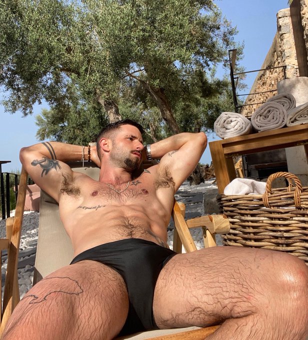 Friday like ?☀️ https://t.co/VTsdN48gVF