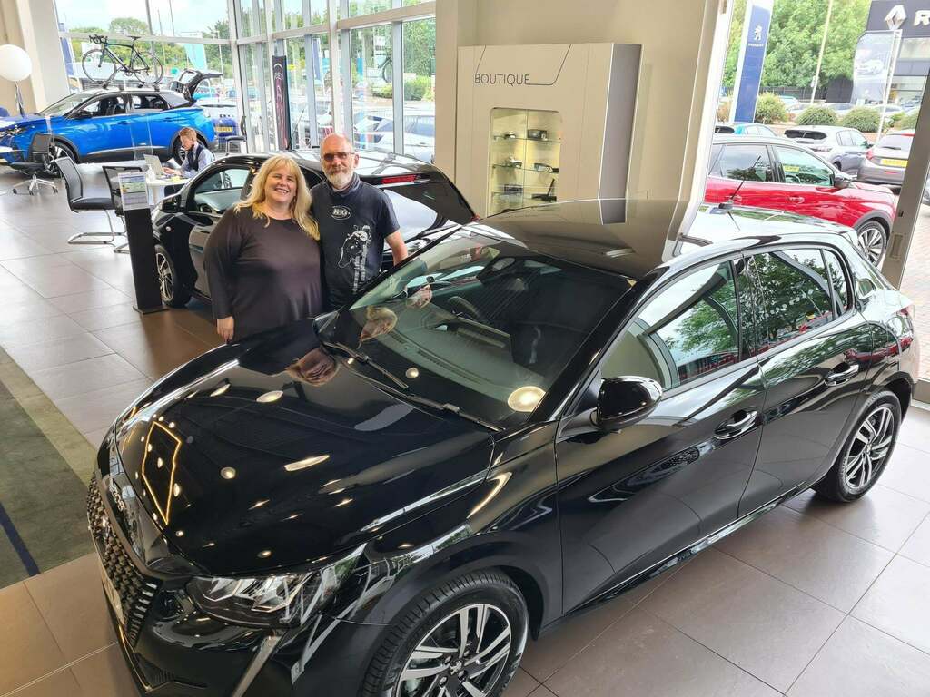 Here are Mr and Mrs Kerby picking up their brand new 208 Allure Premium! They have been loyal customers to Charters and loved the new design of the 208 from their old shape one! 

Thanks again for your loyalty, enjoy your lovely new car.

#newcarday #Peugeot208