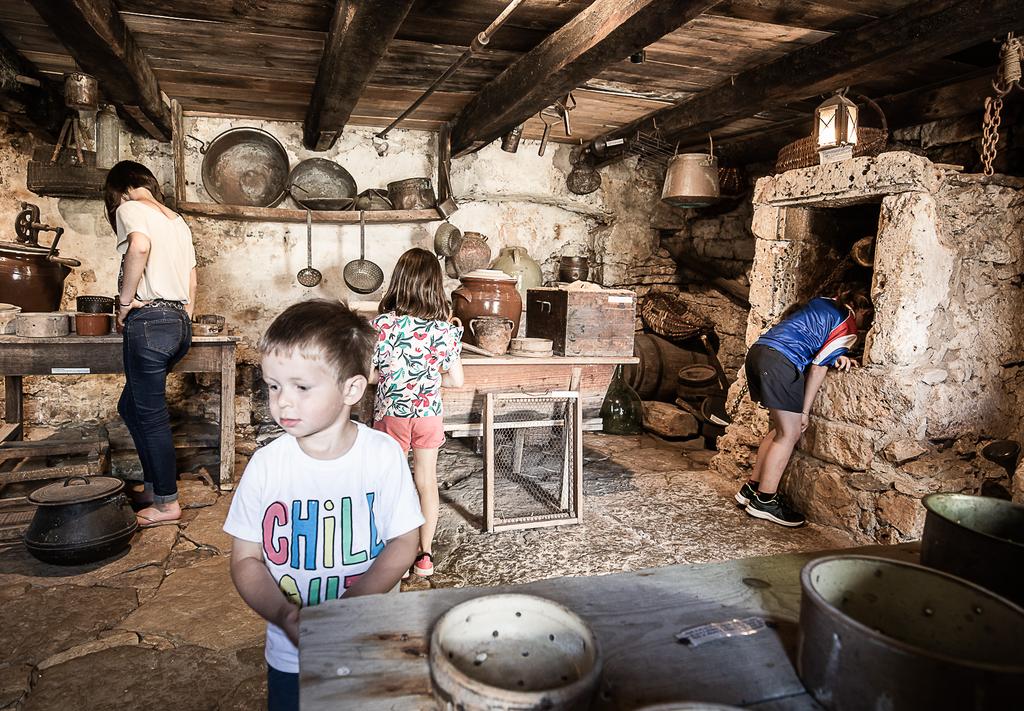 #journeesdupatrimoine 2021
La Ferme Caussenarde d'Autrefois vous accueille gratuitement de 11h30 à 18h30 samedi et dimanche 😉. 
#MagnifiqueFrance #patrimoinefrançais #lozere #ruralité #fermecaussenardedautrefois #cultivonslessentiel