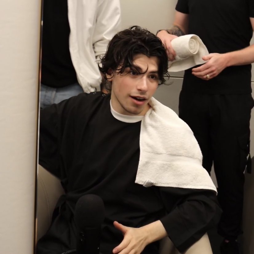 jimkea_'s tweet photo. I never do this. But George is hot asf https://t.co/sMzW2lhEj7