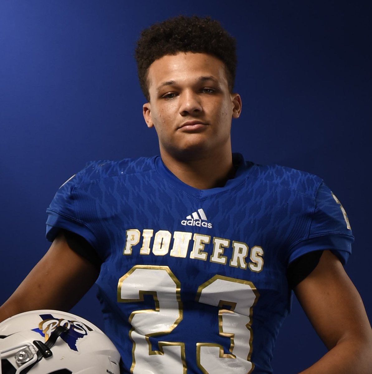emsisdathletics's tweet photo. Congratulations to @Pioneer_Tennis Kyler Parker &amp; Naima Ghnaim (mixed doubles duo) and @BosFootball Ezra Carter on being named this week's Athlete of the Week winners for @boswellhs! #AOW #EMSproud
https://t.co/vIme6qnptk https://t.co/HiC6c1uj7h