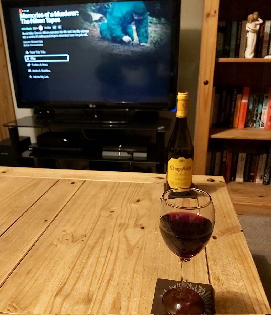 ClaireLDobson's tweet image. Let wine and crime Friday commence 
#redwine #crimedocumentary #FridayNight