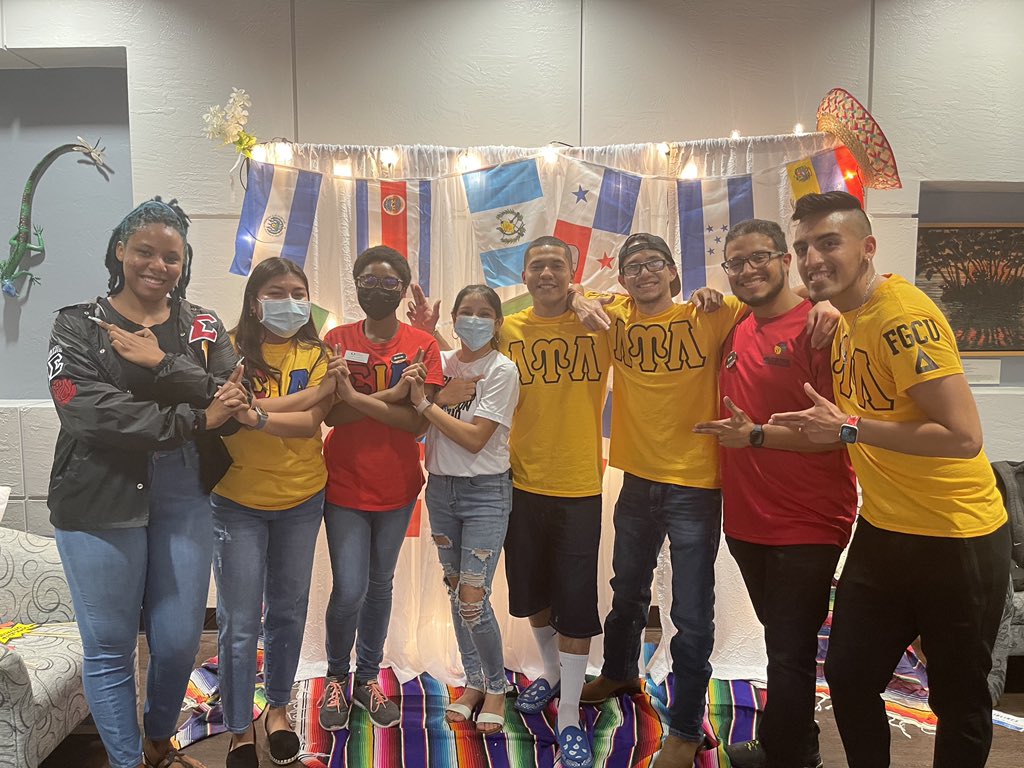 breseppe's tweet image. #spring21 ❤️💛💙 x 🔱💛