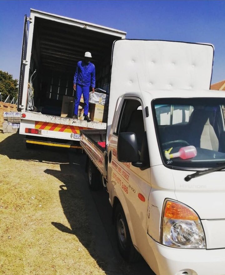 Ndi_Muvenda_'s tweet image. Are you relocating or moving in your new home 💯 if So here is a plug of a company that can help you move your furniture 🪑 

For more info 
Renvalogistics@Gmail.com
0730772466