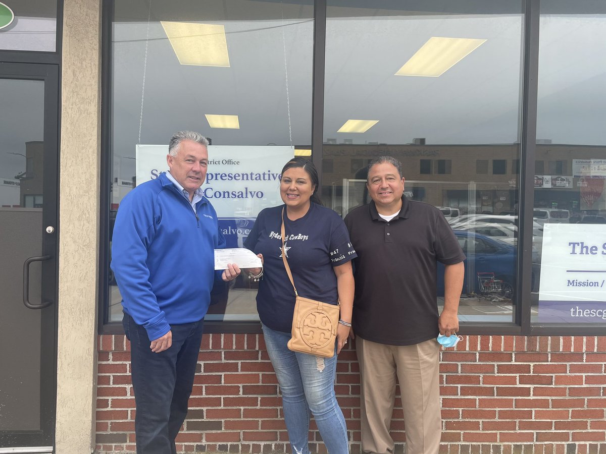 Always proud to support #HydePark Cowboys football.  Many thanks to <a href="/nationalgridus/">National Grid US</a> and my friend @joecarollNG for your generous donation to support this great program!