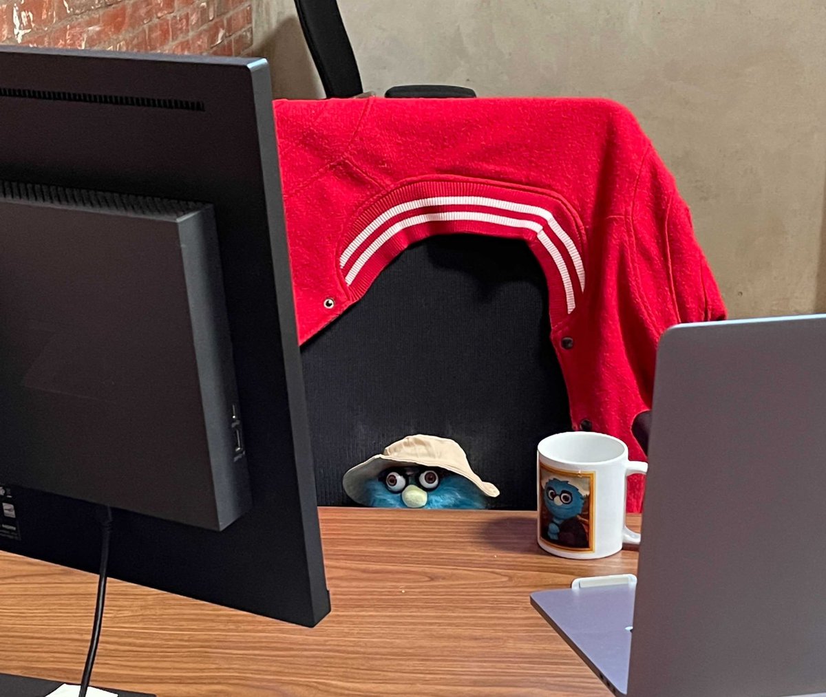 A little work break to tell you to watch Puppet History!