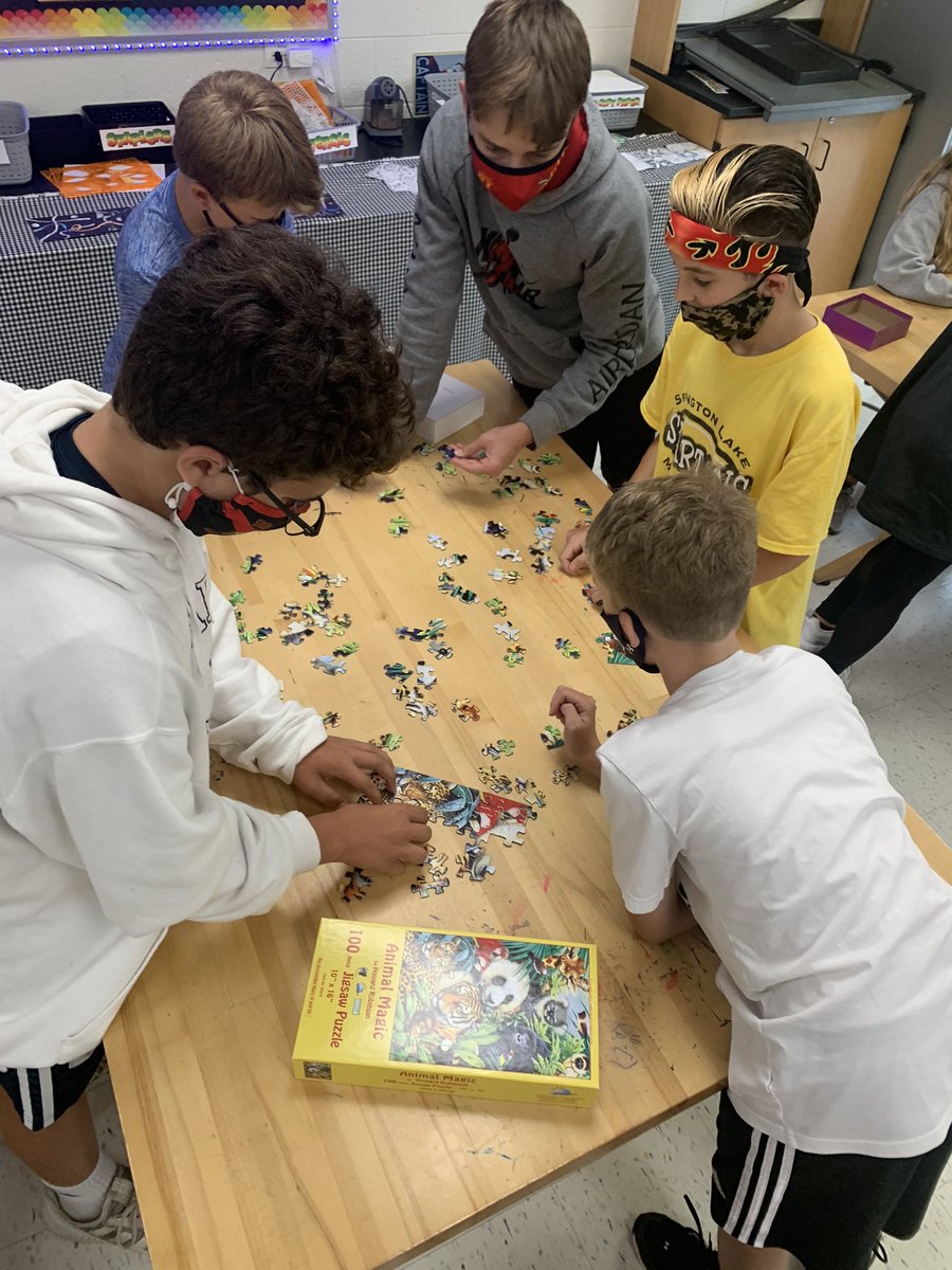 MsLoeperSLMS's tweet image. When you have to combine Advisory classes, what better way to interact with each other by doing team building  puzzles!