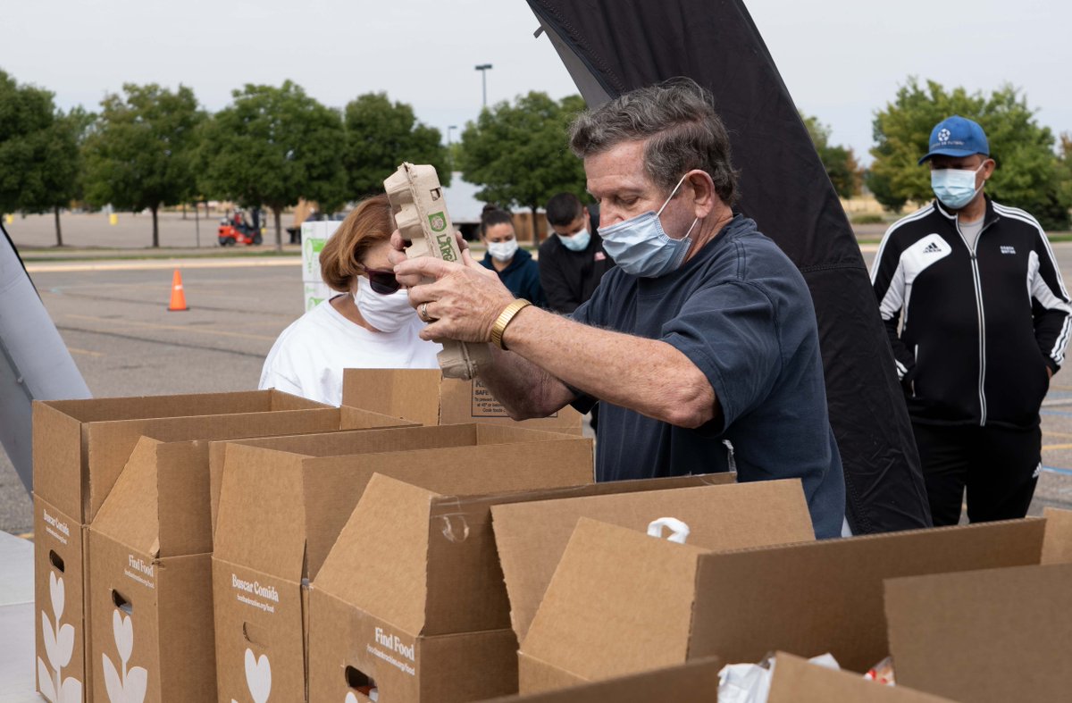 FoodBankRockies's tweet photo. We provided food, diapers, and lightbulbs to more than 350 households today at our special #mobilepantry distribution with @alianzadefutbol! Thank you to the volunteers that helped us #answerthechallenge!
Find more @FoodBankRockies distributions: https://t.co/TQuu8r43hS https://t.co/neUB5JBADw