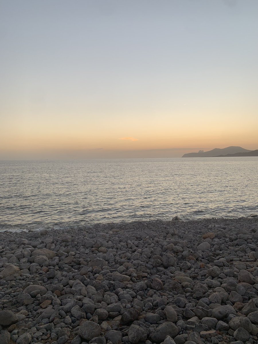 sandralariosp's tweet photo. #sunset
#experimentalbeach
#Ibiza
#viviendo https://t.co/QZn3zov8m0