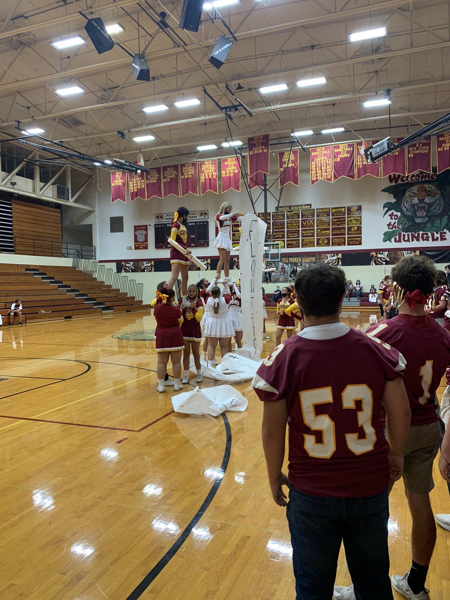 Seniors win loudest class! #AlexTigers #Classof2021 #HoCo2021 #HoCoGame21