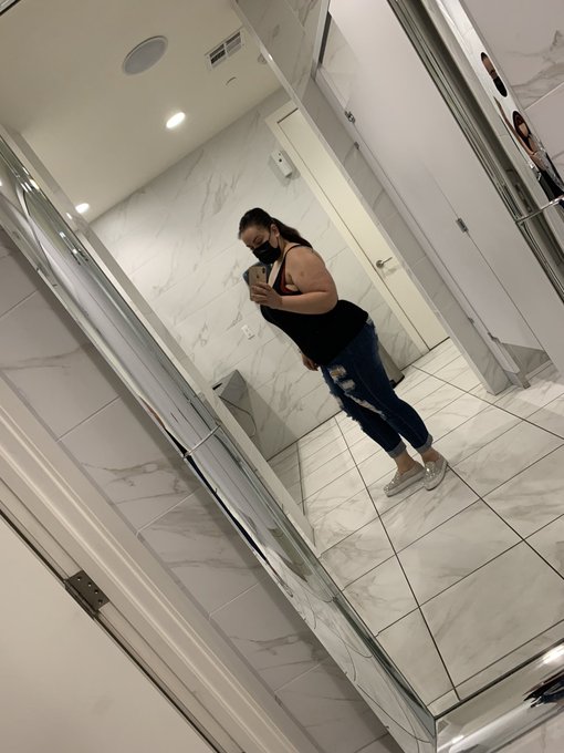 Bathroom selfie https://t.co/OBiTixQmVv<a href="/tag/mvsales"class="tags"><span>#mvsales</span></a>