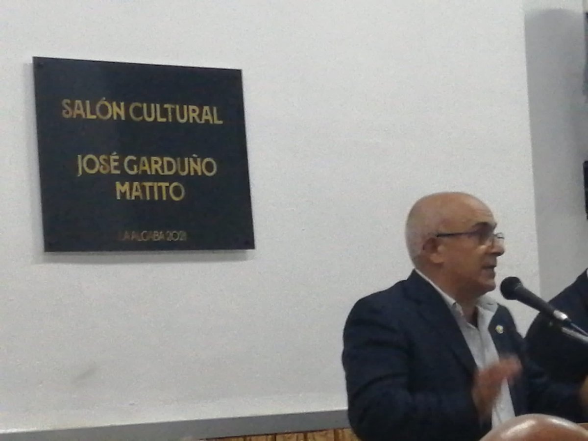 fpsevillistas's tweet photo. Toma la palabra el Ex-presidente José Garduño Matito. Inaugurando así el salón cultural. @PSRodriAlgaba https://t.co/2xphIlGfty