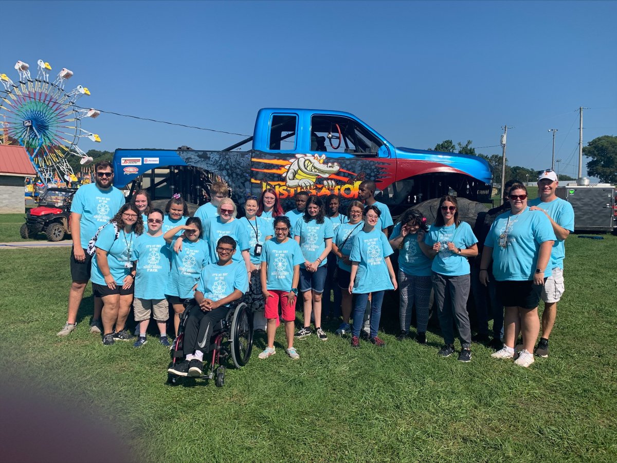 springhilldeca's tweet image. Our retail class got the privilege of making some custom shirts for some of our favorite students and their trip to the fair!!   Class worked so hard and the shirts looked great. Awesome job...and love these happy faces!  @SHHSRaidersTN @WhiseyJarrell