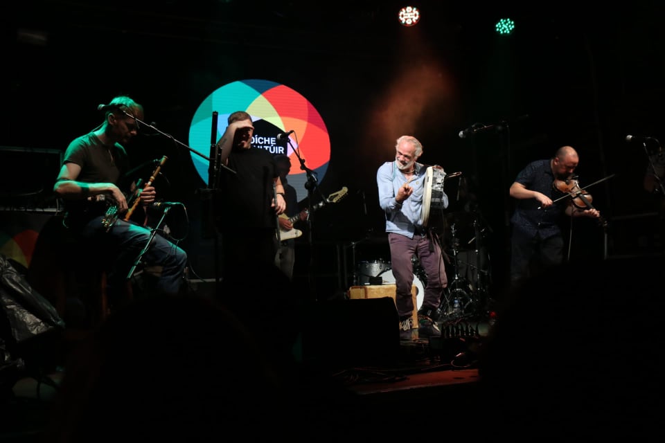 Live music is back! Stunning performance from Kíla at Meeting House Square!

#CultureNightDublin #OícheChultúirBAC <a href="/KilaRecords/">Kíla</a>