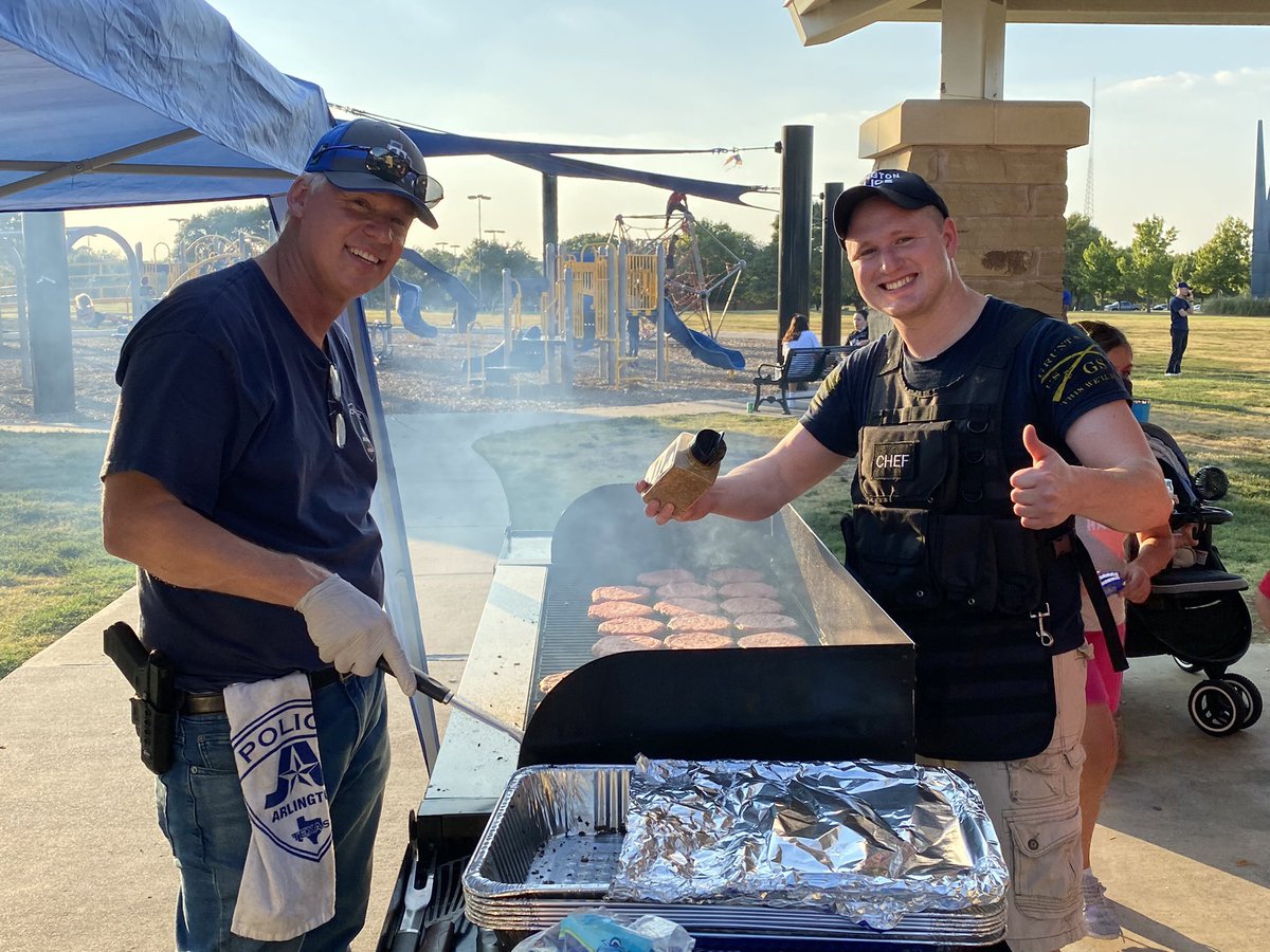 apdminton's tweet photo. Working with @ArlingtonPD Officer Chef today Cooking with Cops. I am learning it takes hard hot work to pull this off. Proud to help! He makes an amazing burger!! 🍔
#cookingwithcops
#ArlingtonTX https://t.co/0rKWvuWAZt