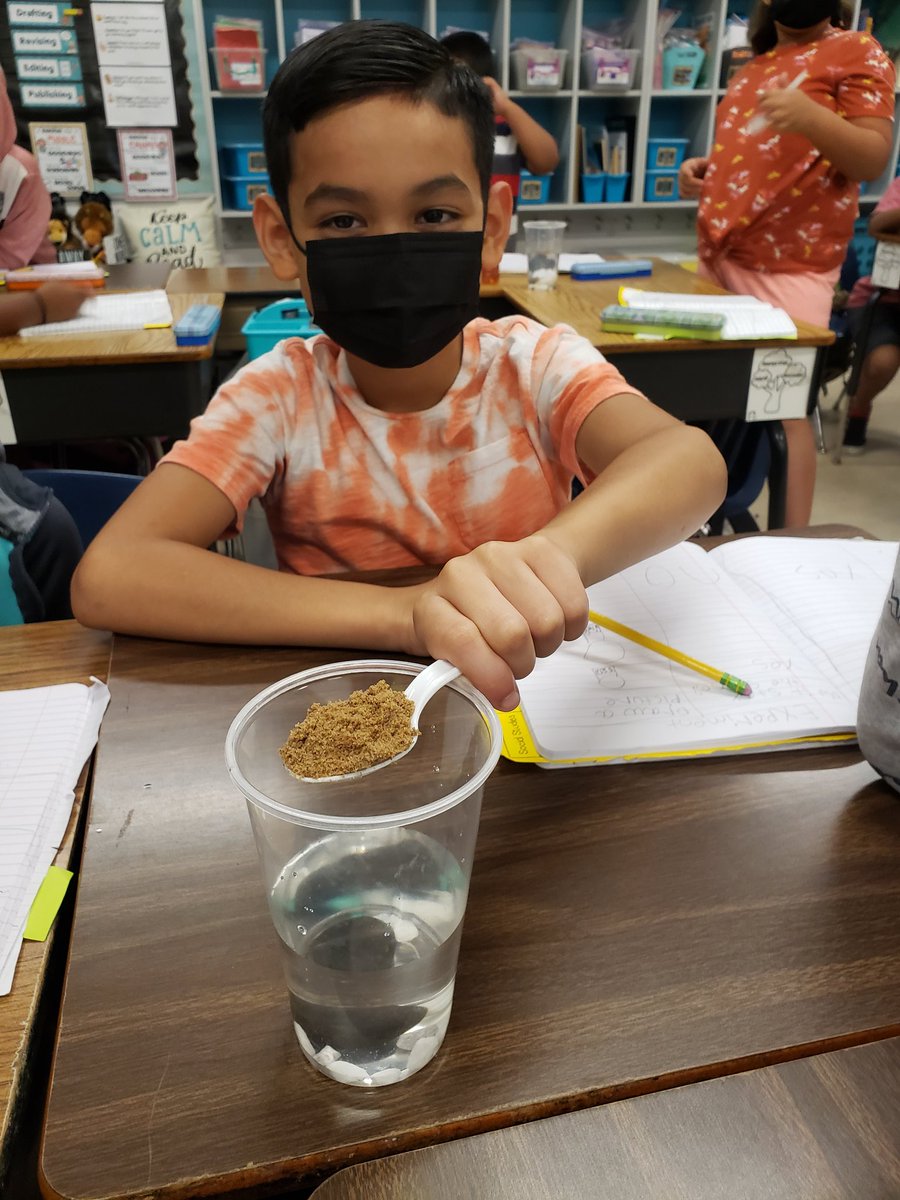 mrs_pompaclass's tweet photo. Exploring mixtures &amp; solutions &amp; Our Founding Doucuments this week was a hit, especially when you make IWWs too! #pvlionpride #Pompa3rdgrade https://t.co/Dqg7BA2uPr