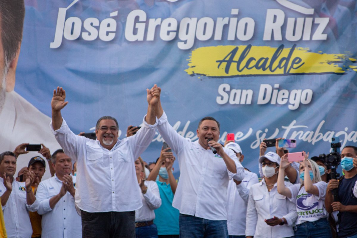 JAVIERBERTUCCI's tweet photo. #SanDiego gritó hoy: “QUEREMOS CAMBIO”

Este municipio de gran potencia en #Carabobo, quiere un alcalde que resuelva las necesidades de su gente.

Esta muestra de apoyo popular, es el comienzo de #ElCambio que viene a San Diego con unidad, organización y participación. https://t.co/VdtPWhAmNC