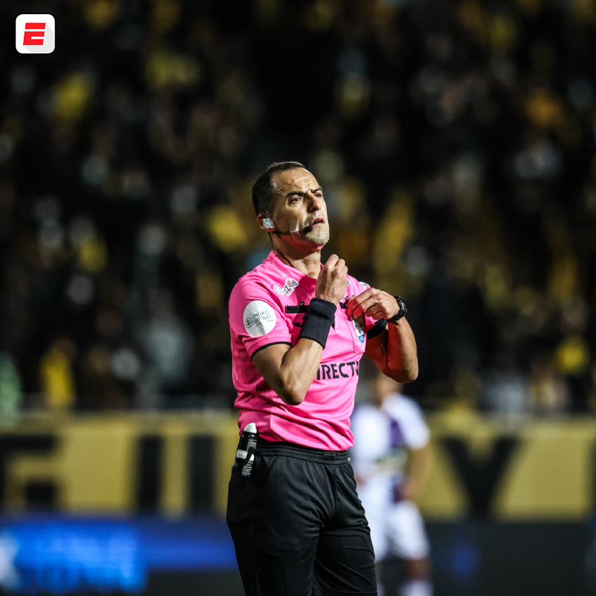 ESPNUruguay's tweet photo. ¿Que te pareció el arbitraje de Esteban #Ostojich en el #Peñarol 0-0 #Fénix? https://t.co/8usQb4sbEW