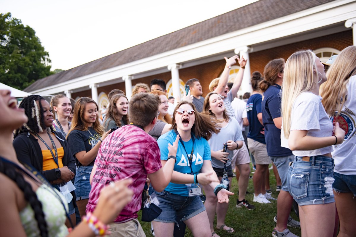 emoryhenry1836's tweet image. 🌍🎉Flying toward the weekend with some fun pics from the @Emory &amp;amp; Henry College Office of International Education Global Street Party held at the beginning of the fall semester! Enjoy your weekend and stay safe! Check flickr.com/emory_henry soon for more. #Gowasps #youcan