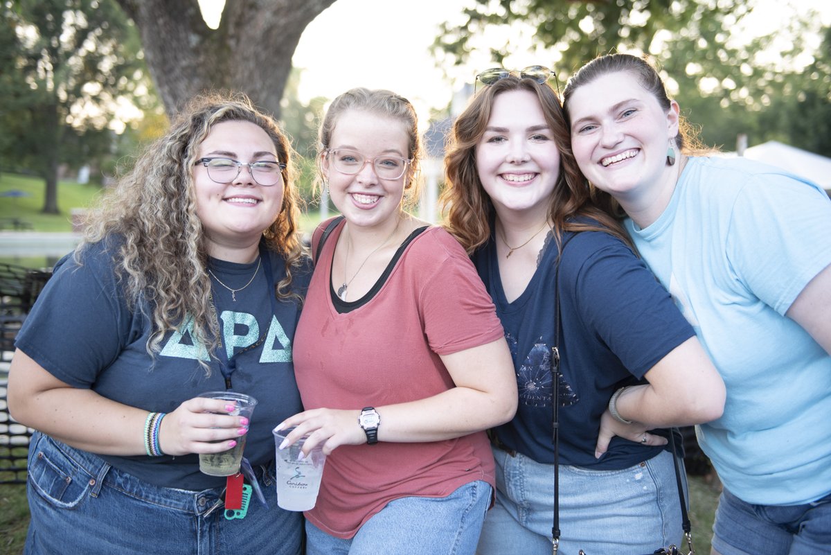 emoryhenry1836's tweet image. 🌍🎉Flying toward the weekend with some fun pics from the @Emory &amp;amp; Henry College Office of International Education Global Street Party held at the beginning of the fall semester! Enjoy your weekend and stay safe! Check flickr.com/emory_henry soon for more. #Gowasps #youcan