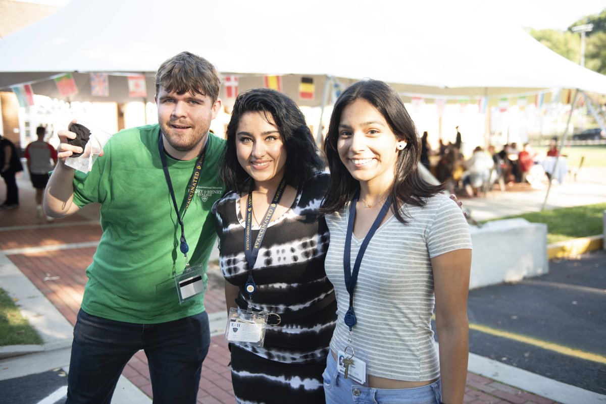 emoryhenry1836's tweet image. 🌍🎉Flying toward the weekend with some fun pics from the @Emory &amp;amp; Henry College Office of International Education Global Street Party held at the beginning of the fall semester! Enjoy your weekend and stay safe! Check flickr.com/emory_henry soon for more. #Gowasps #youcan