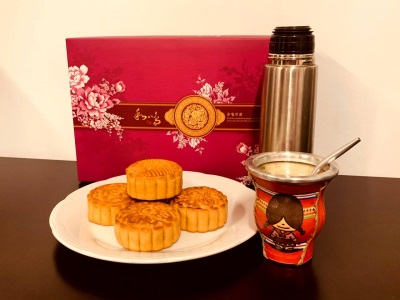 La Oficina Comercial y Cultural de Taipei en Argentina les desea un muy feliz Festival del Medio Otoño. Este año, la fecha del Festival coincide con el Día de Primavera en Argentina. 
Recomendamos degustar los pasteles de la luna con el ＃mateargentino, ¡Que disfruten!