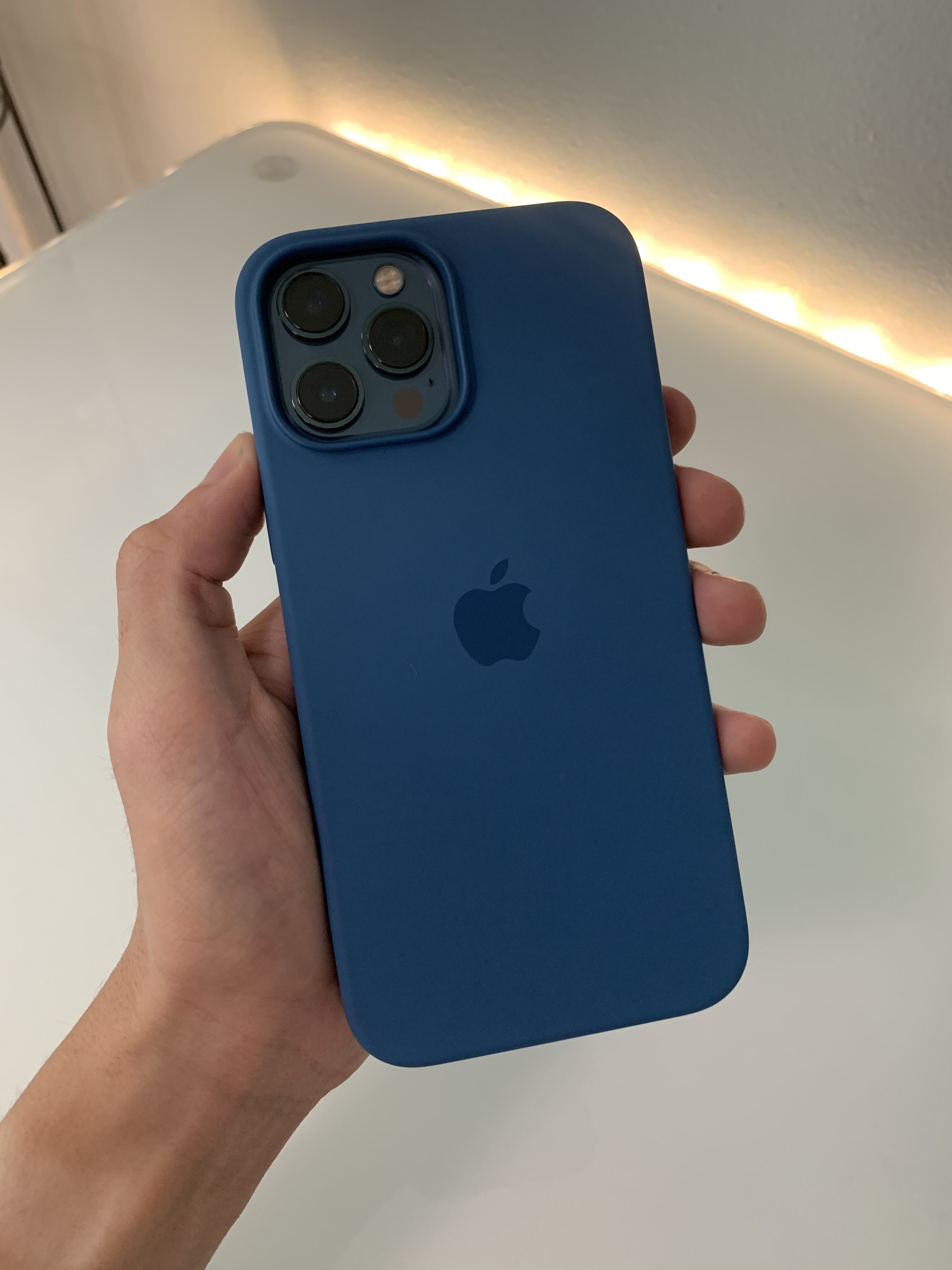 Apple Hub Iphone 12 Pro Max Fits Almost Perfectly In The Iphone 13 Pro Max Silicone Case T Co 4qbrznavdh Twitter