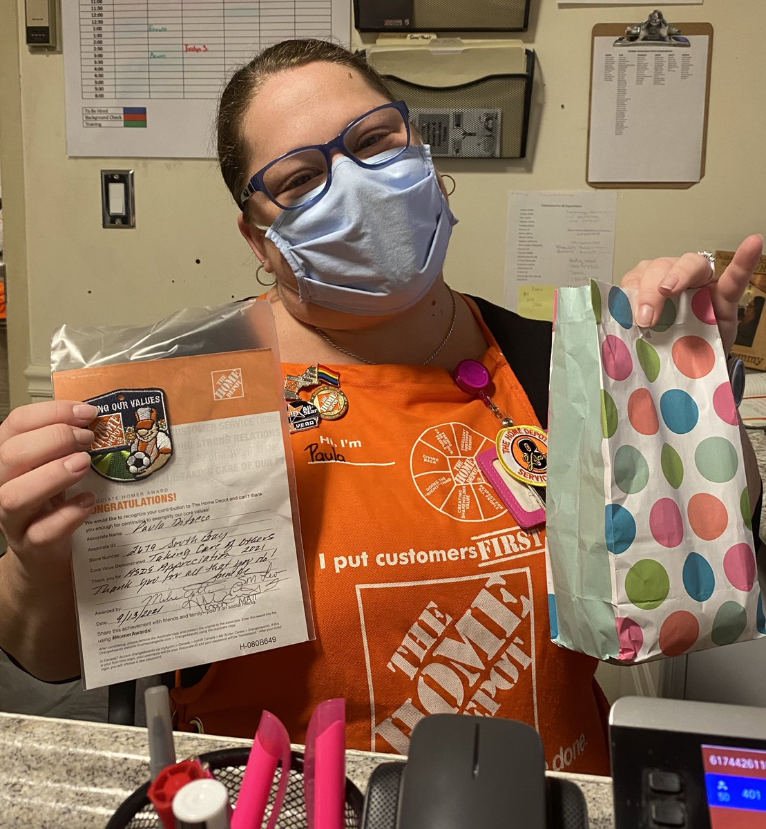 SouthBayHD2679's tweet photo. Celebrating #ASDSAppreciation this week by showering Paula with all sorts of gifts this week! @desousa_leo even ate carbs in honor of it! Paula, we would be lost without you…thank you for all that you do! @rodick_annette @Mike_Attar https://t.co/9fllAkmiGS