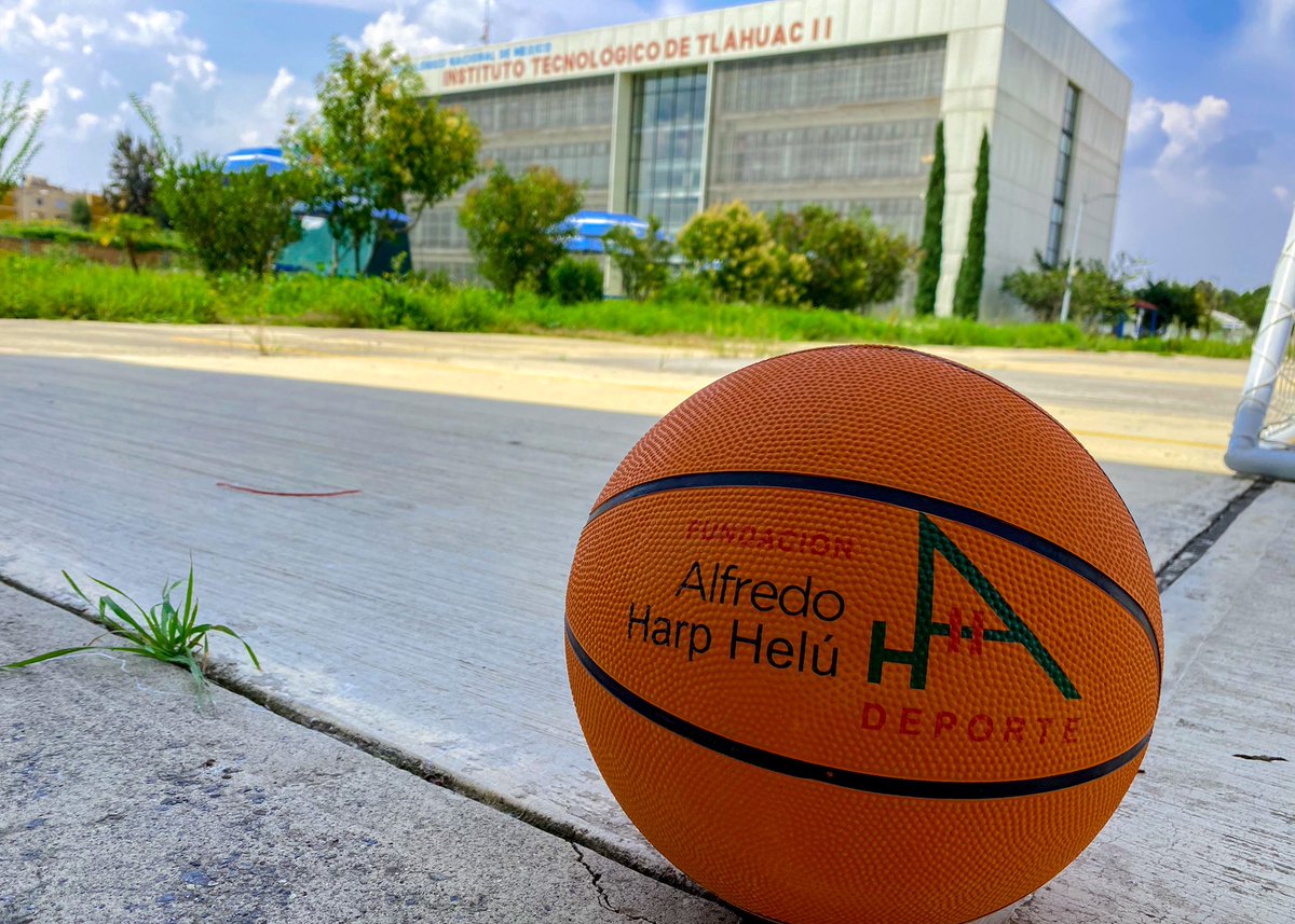 TecNMTlahuac2's tweet photo. El día de hoy, el Director del #ITT2 el Dr. Arturo Ernesto Mares Gardea, dio apertura a la serie de acondicionamiento físico de las y los instructores deportivos de este instituto, con forme al proyecto semáforo deportivo y equipamientos donados por la @FAHHdeporte @FundacionAHH https://t.co/nGY1NbJXm7