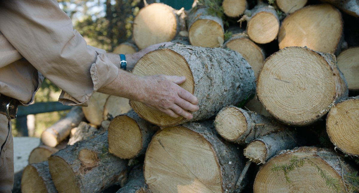 As you prepare your property for the winter, you may be dealing with wood piles! Store these wildfire fuel sources 10-30 m away from your home.
If you are building protection for today, or preparing for next year’s wildfire season, it’s never a wrong time to FireSmart your home.