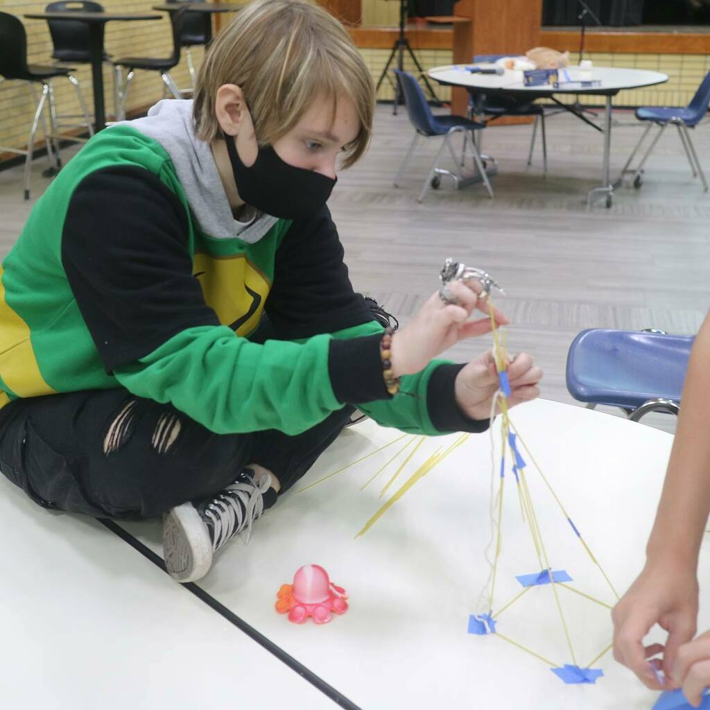 Build a tower, build a team. Some were, well, more successful than others… #tcs_spokane #spokanepublicschools #newtechnetwork #marshmallowchallenge instagr.am/p/CT7872ahCUr/