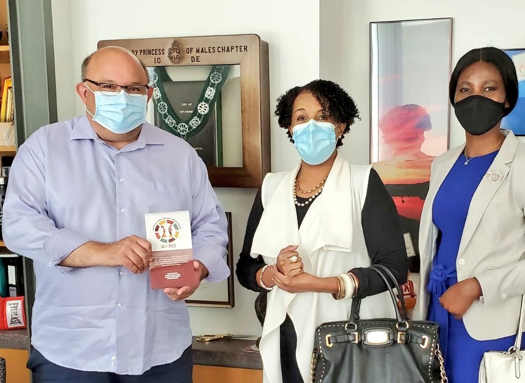 berryonline's tweet image. Several yrs ago, I met @AfroMonaloff as she was starting @AFROKitchener, a grassroots org'n offering generational programming from youth to older adults. It was awesome to connect this week, catch up on her team's work &amp;amp; explore areas for future community building together.