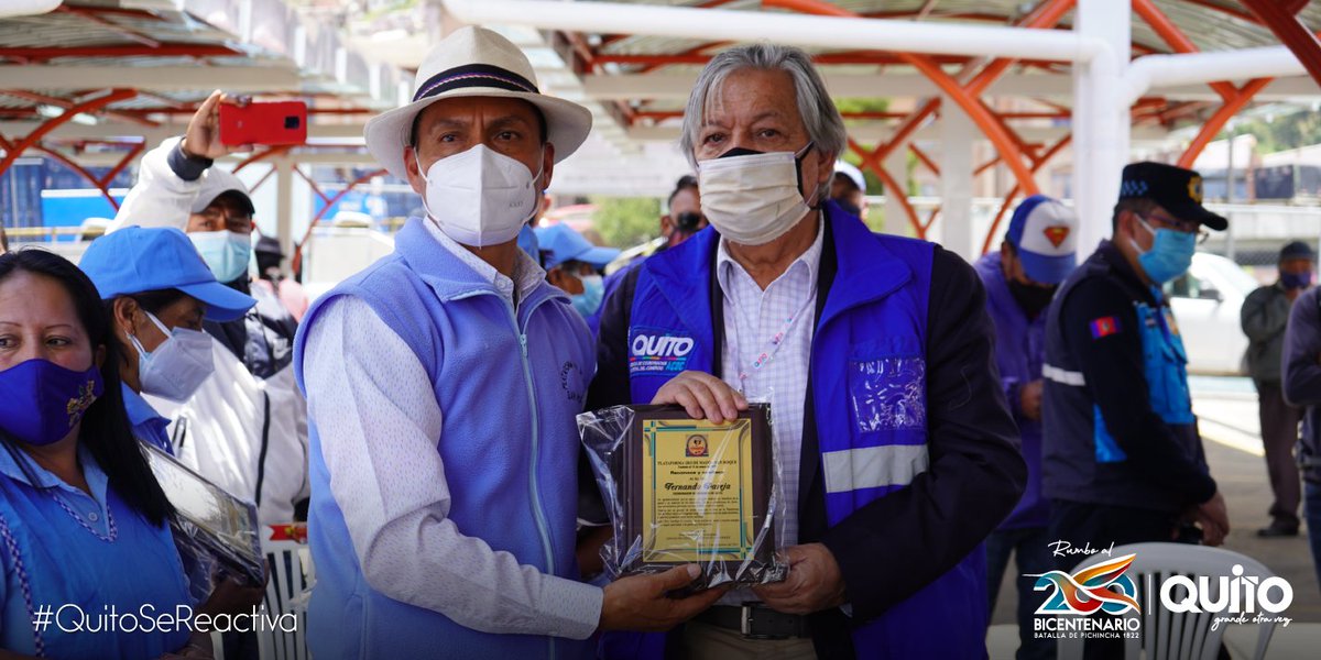 QuitoComercio's tweet photo. ¡Dignificamos el trabajo!✅
Hoy, los comerciantes de la Plataforma 1ro de Mayo del Mercado San Roque tienen una nueva cubierta donde podrán ejercer su trabajo protegidos de sol y lluvia.
¡Con espacios adecuados #QuitoSeReactiva! https://t.co/0cITvmhdhb