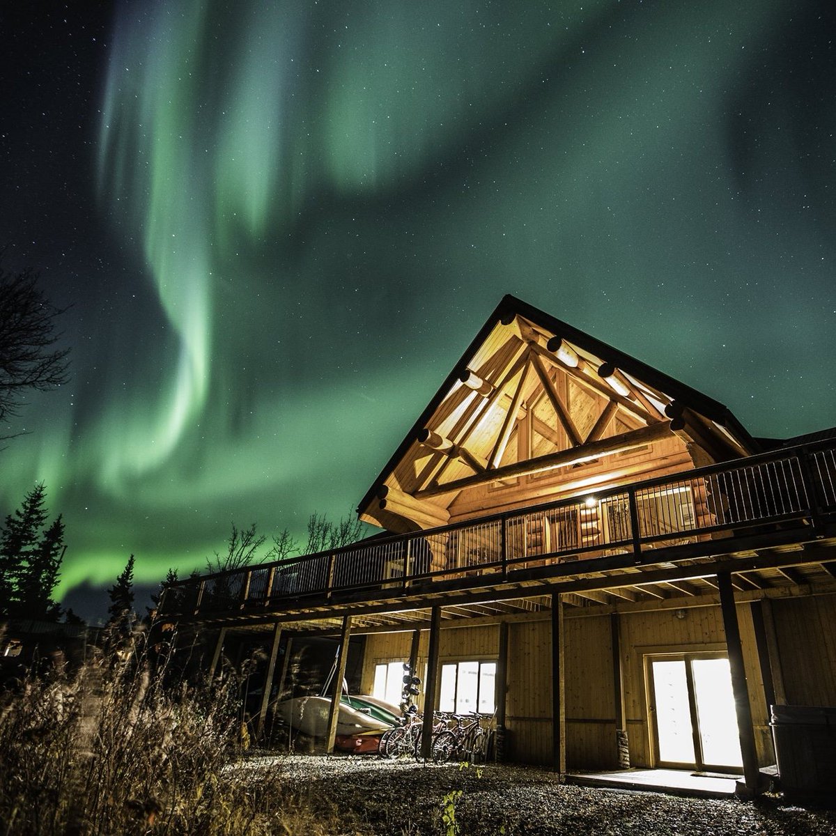freshtracker's tweet image. One of Canada's most unique experiences is witnessing the the beautiful rippling colours of the northern lights. Our seven-day Northern Lights of the Yukon trip will let you do just that.

ecs.page.link/5rUfn