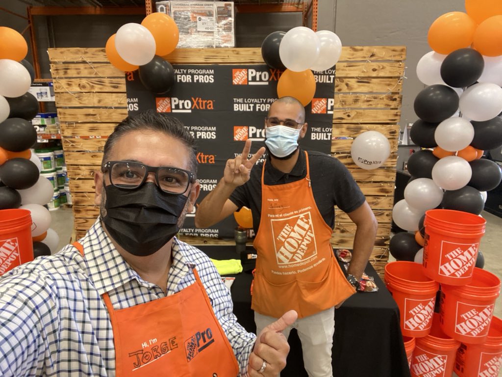 JorgeL8a's tweet photo. Outstanding Pro Event at the 6402 Carolina store !!!! Let’s go Pro thank you to our vendors for the support!!! #sflregion #properks @ANA_JIMENEZ4 @jlandrumTHD @SantiBernardez https://t.co/9SNEGQkZ6B