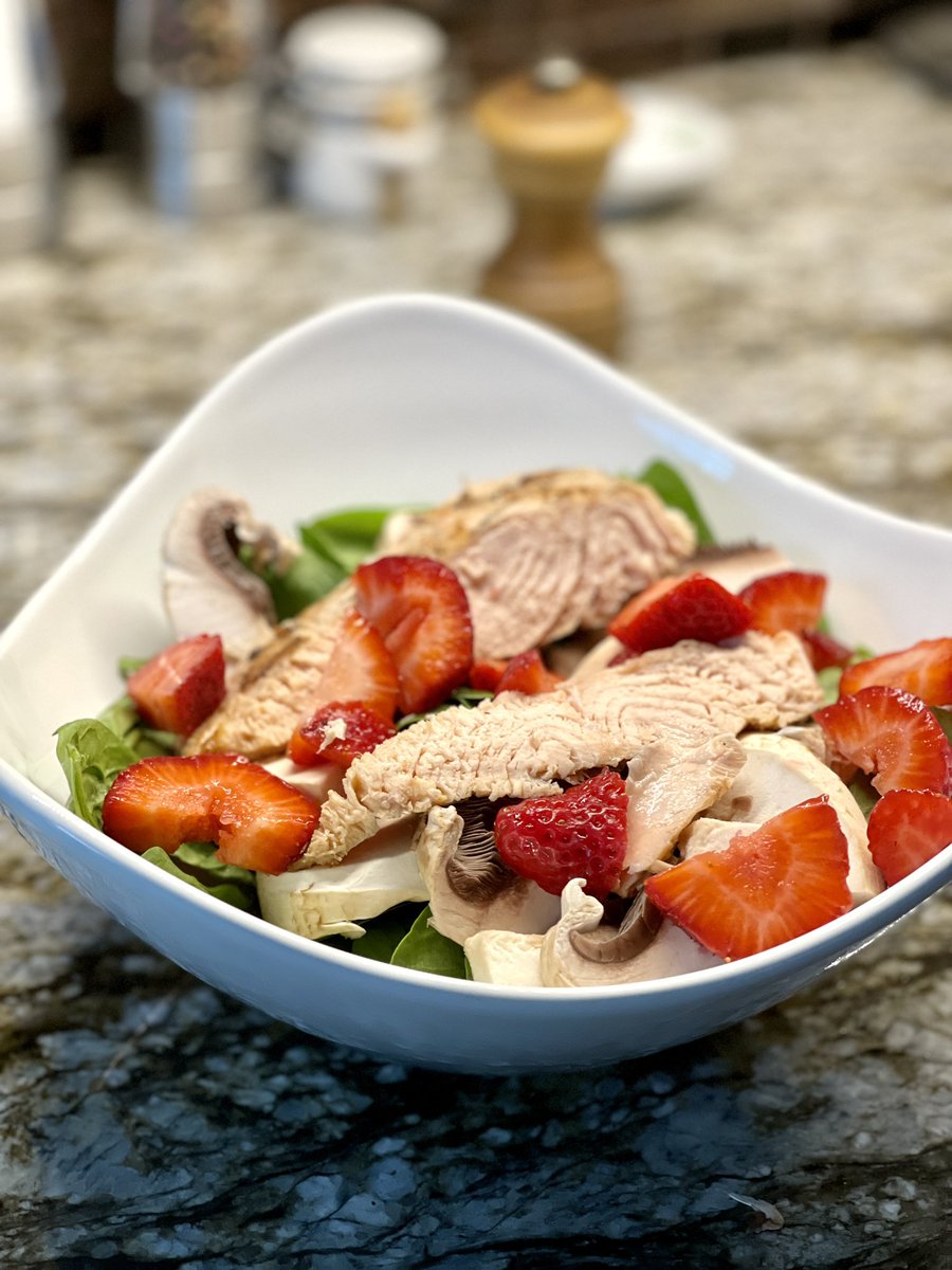 Ssoooo what is in your salad?

instagram.com/p/CT8E1n0rzbv/…

#salad #saladideas #strawberries #blueberries #healthyeating #salmon #vitaminc #vitaminsandminerals #antioxidants  #freshsalad #nutritioncoaches #fitnessandnutrition #wellnesscoaches
