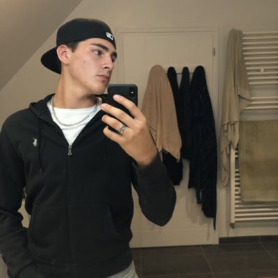 dutoit_mathis's tweet photo. #NouvellePhotoDeProfil https://t.co/eCJLZOEMu6