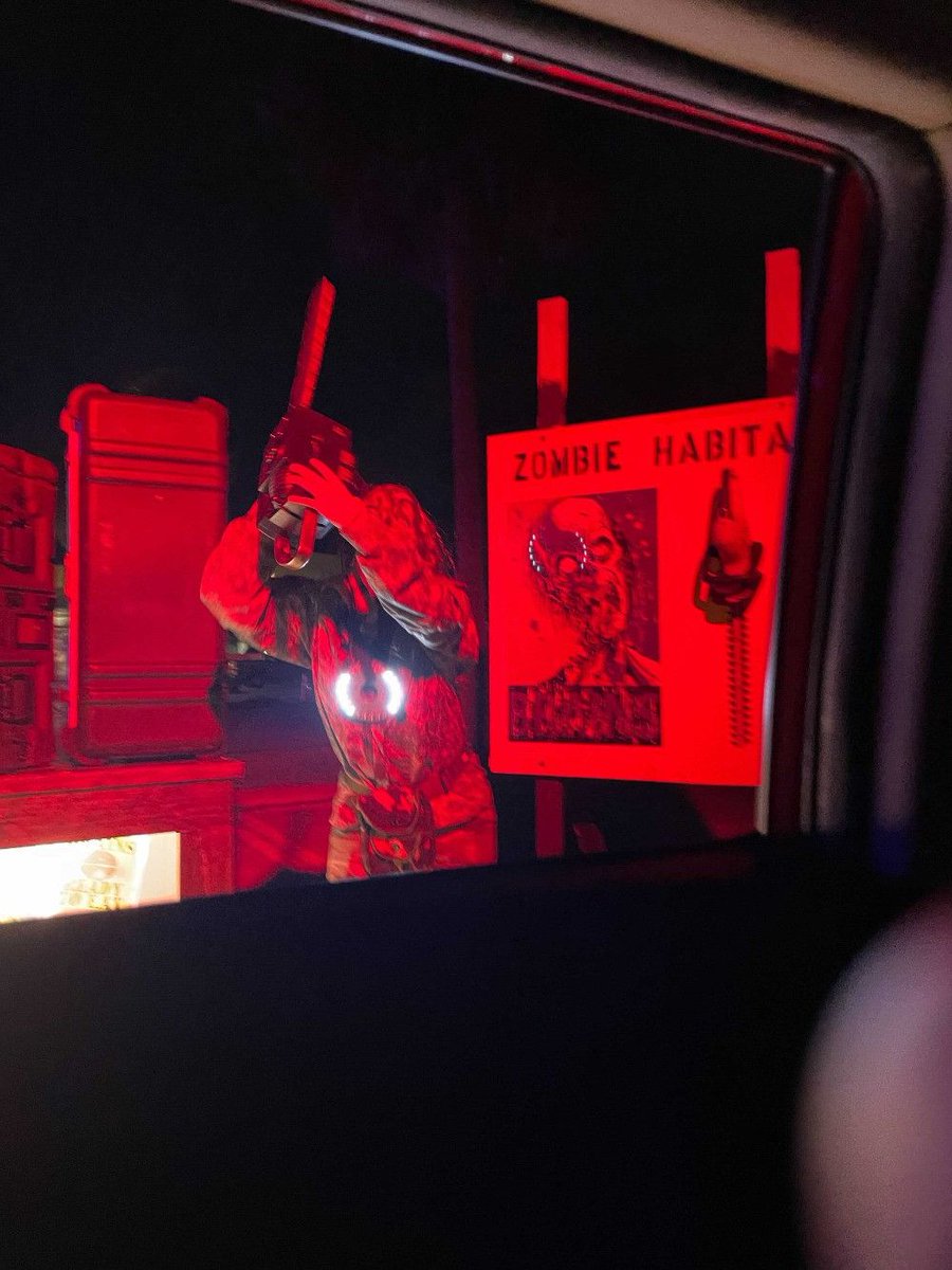 CreepyKingdom's tweet photo. Jaimz took on the zombies and clowns at @screamnstream in Orlando. π€‘ Read all about her spooky journey at this Orlando attraction, here: https://t.co/Dg1MKLcrM5
#ScreamNStream @HHNmeanone https://t.co/XdB6X4hewb