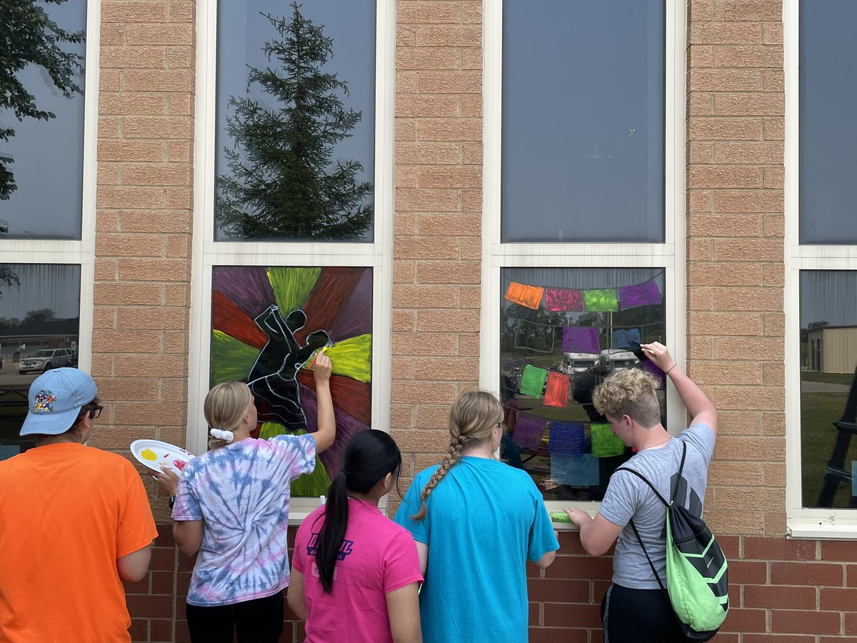 PR_SNHS's tweet photo. First ever @PrairieRidgeHS Homecoming Window Decorating Champs!! #felizhomecoming #celebrateculture #todossonbienvenidos 
@SrtaGroat @SraLeePR @SKochPR https://t.co/bbpvcgyIhw