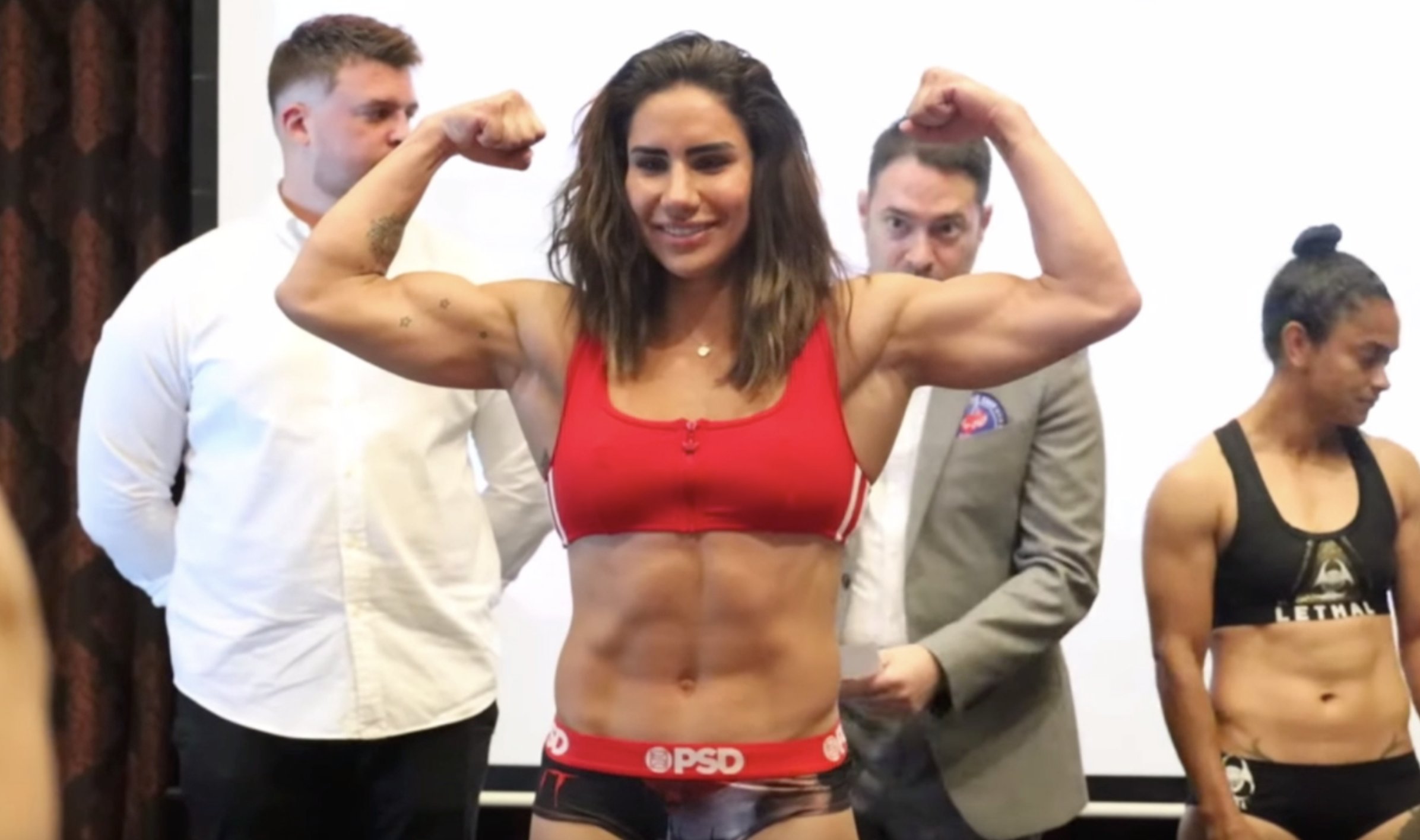 Tim Boxeo on X: Former professional powerlifter Stefanie Cohen (1-0)  [56.8kg/125.2lbs] & Marcela Nieto (2-0) [55.1kg/121.5lbs] weigh in ahead of  tomorrow's 4x3 minute round featherweight(?) bout Saturday in Dubai   / X