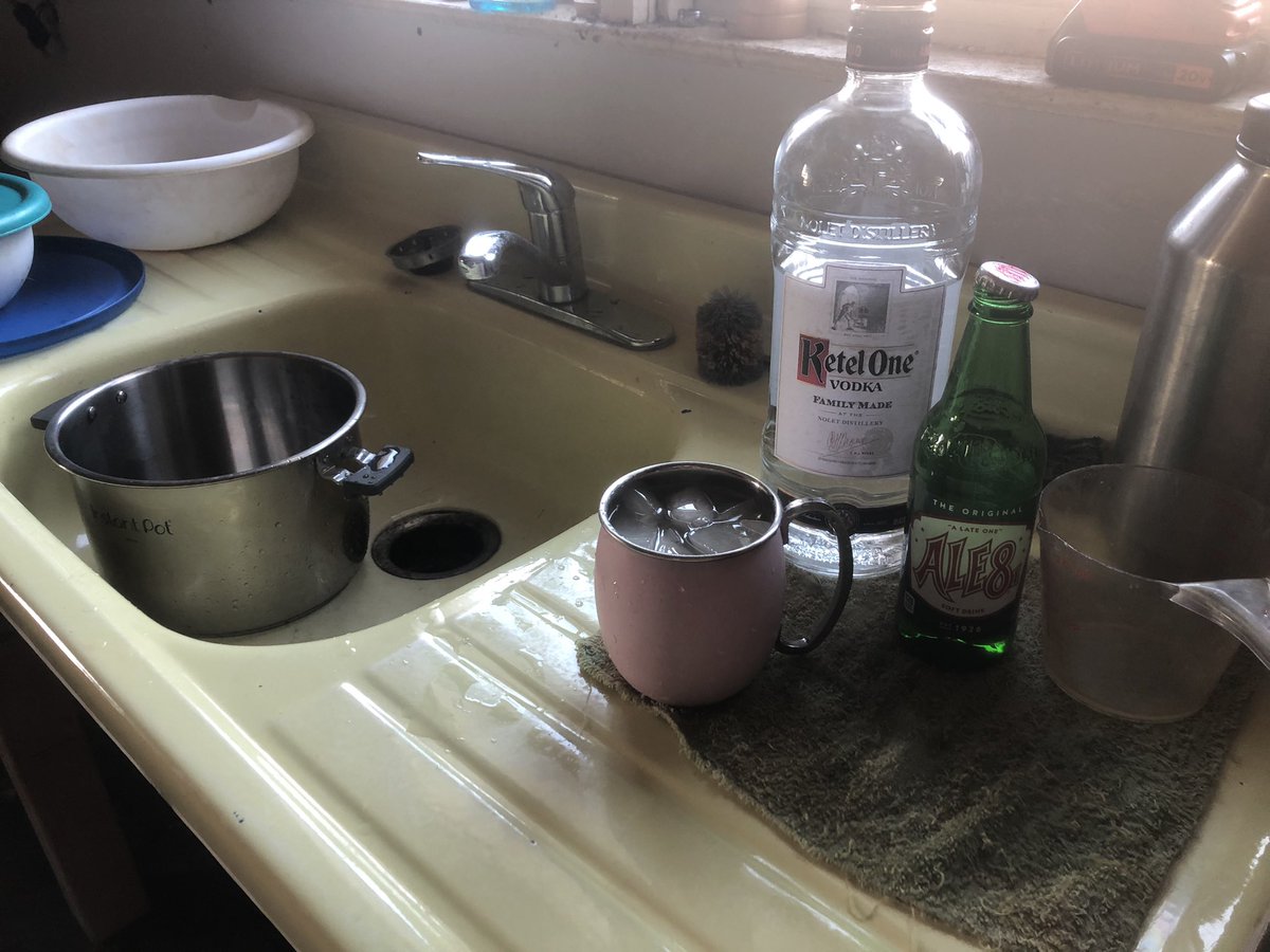 Vinny_TheBull's tweet image. Yoooo…Great job as always on #WeekendTrader @TDAJJKinahan @PMullaly_TDA @JMcNichol_TDA 
(I didn’t catch the first block but this #HAGW cheers, goes for the 1st guest too!!!)
Again, HAGW… #MoscowMule on tap here!!!
Along with my new yellow farm sink😏