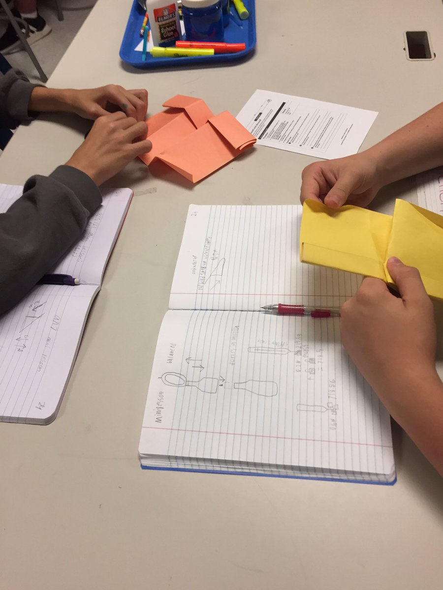 hollyastuart's tweet image. Fun Friday: Today Ss learned about Newton’s 3rd Law with paper airplanes! This was a happy end to the week. 💚💚

#stuartscience #teachbetter #sciencebetter #tlap #expeditionscience