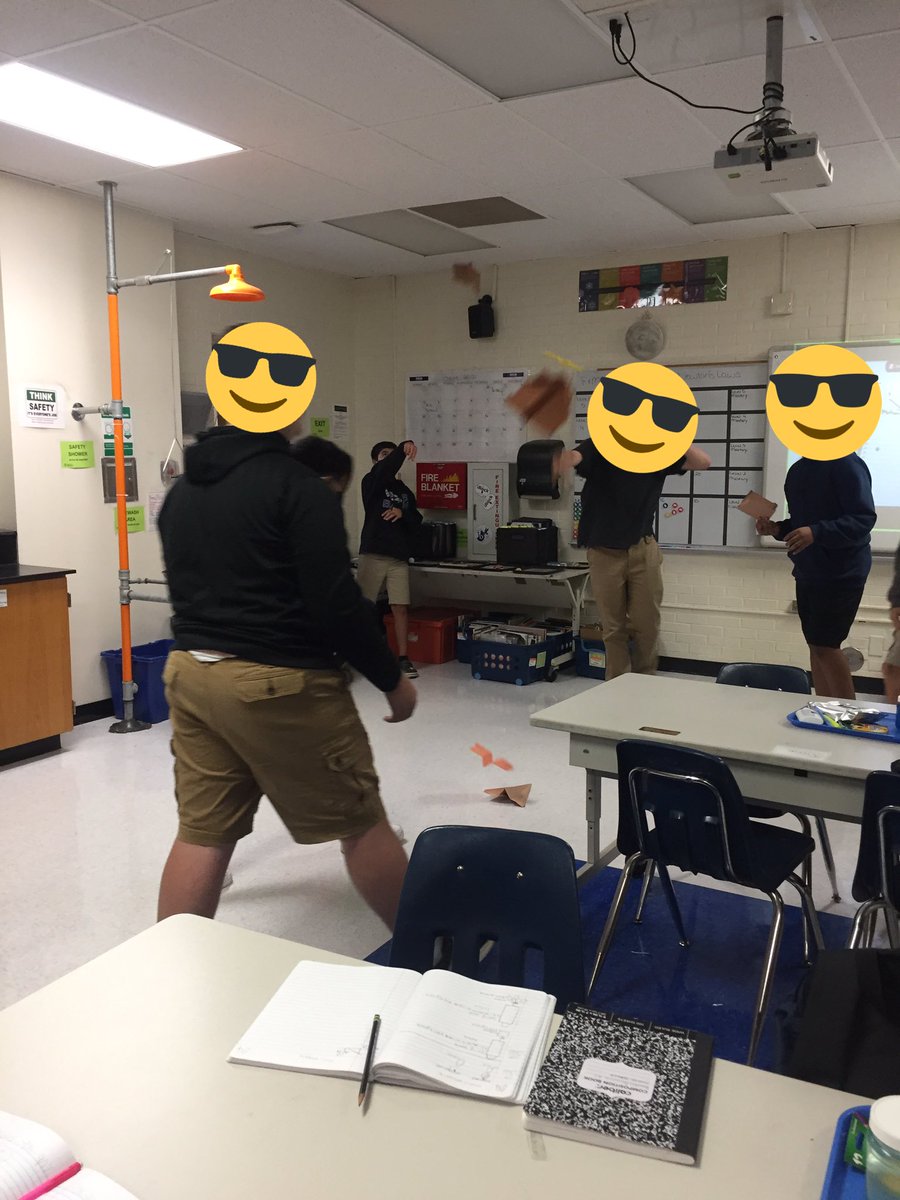hollyastuart's tweet image. Fun Friday: Today Ss learned about Newton’s 3rd Law with paper airplanes! This was a happy end to the week. 💚💚

#stuartscience #teachbetter #sciencebetter #tlap #expeditionscience