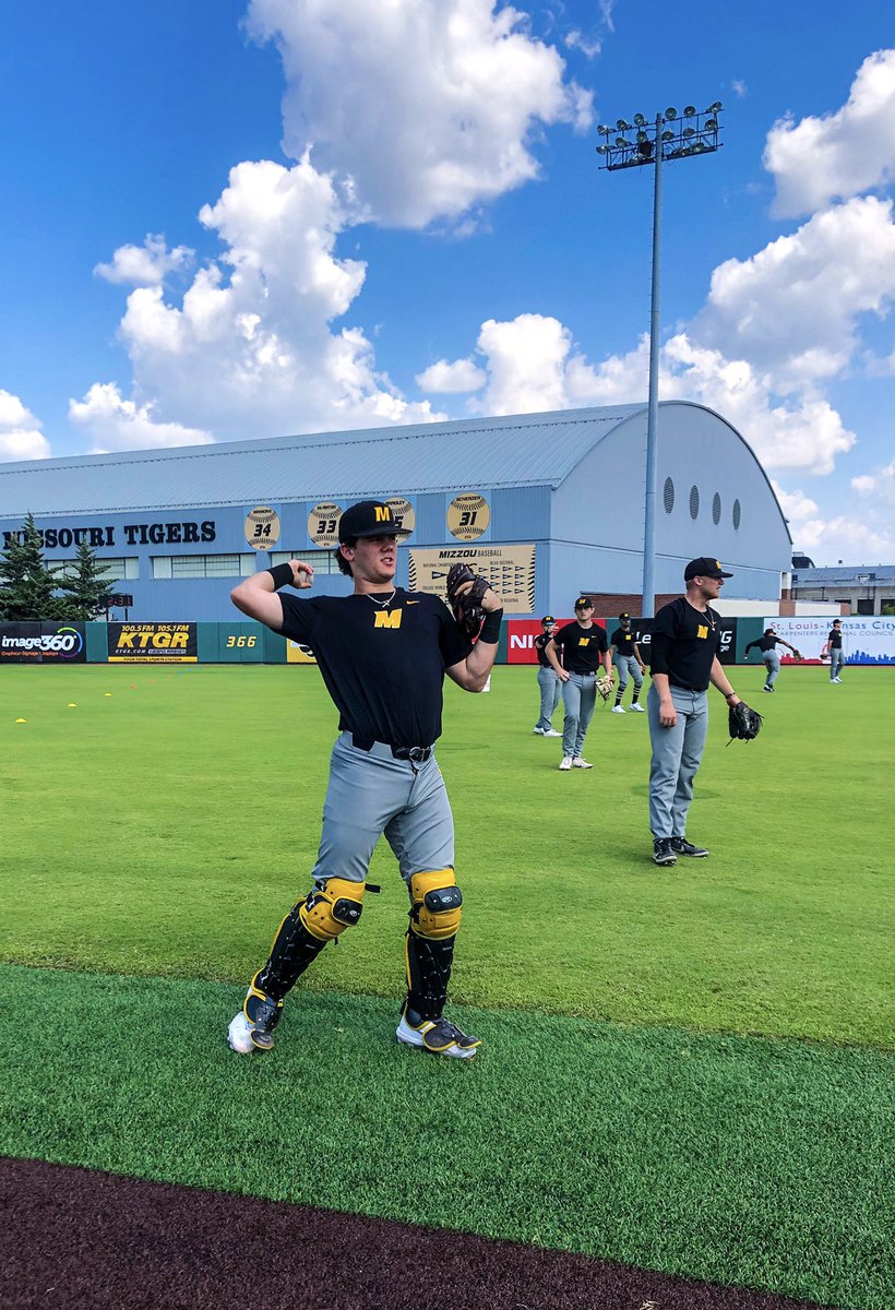 hittingmental's tweet photo. Fridays in Columbia! #C2E #MIZ https://t.co/yZoKjQHqGi