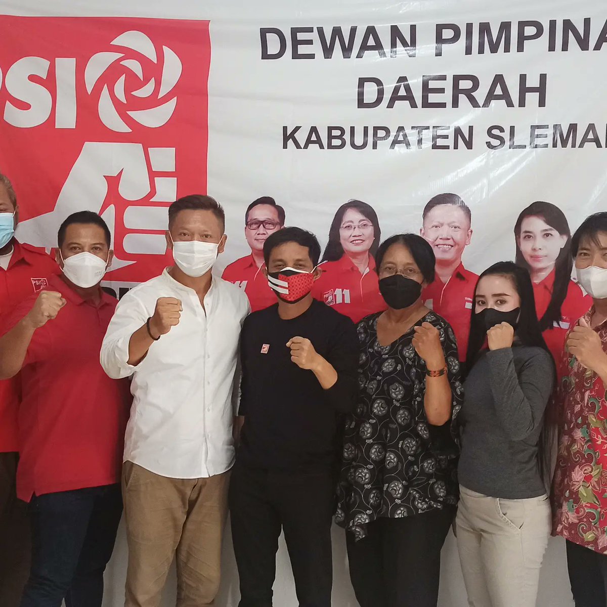 DepokPsi's tweet photo. Kedatangan tamu istimewa Bro @AntoniRaja di Kantor DPD Sleman

@psi_id @psidiy1 @DPDPSISleman https://t.co/hG0W7PDCke