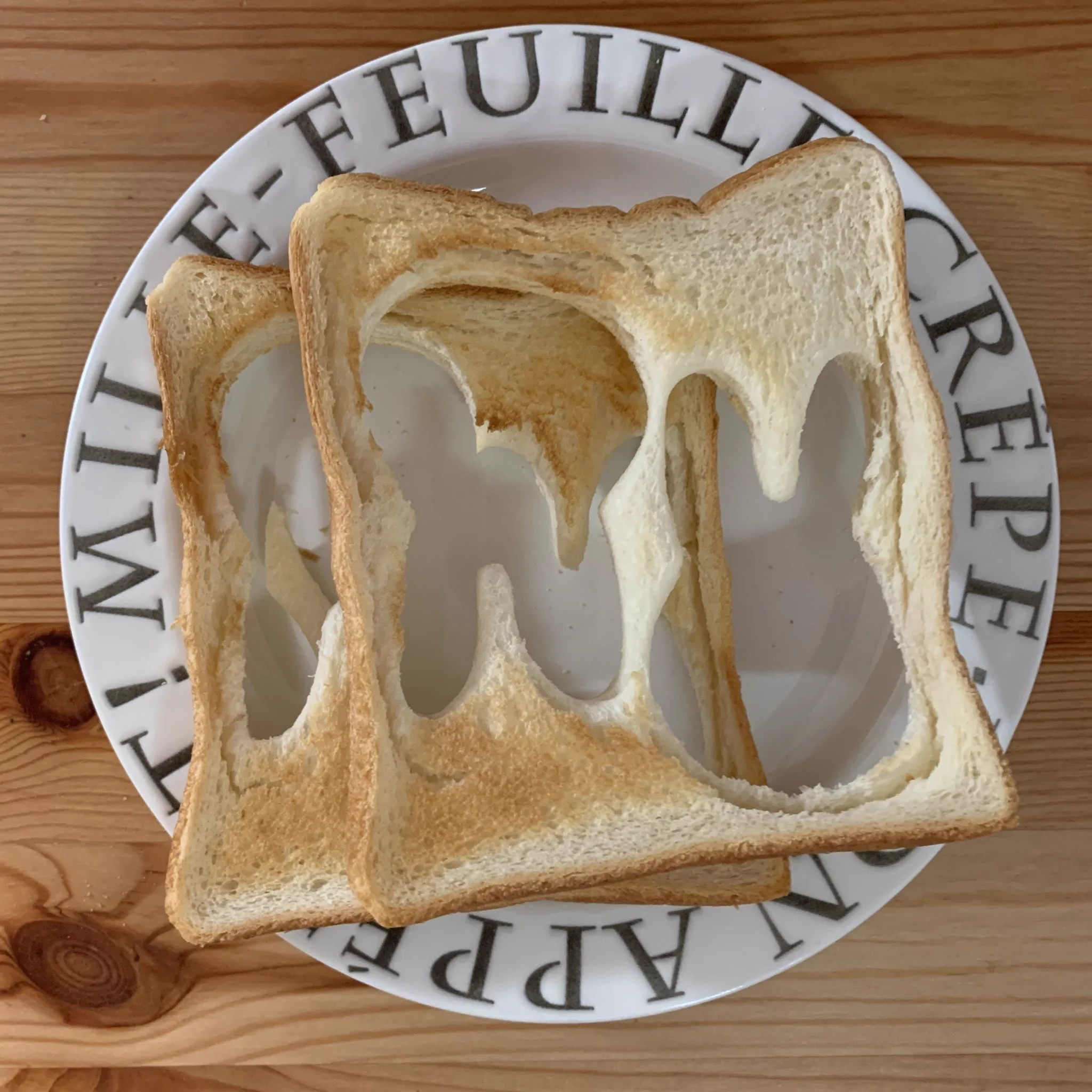 母の愛を感じる。こちらは「息子の朝食」と「母の朝食」です。